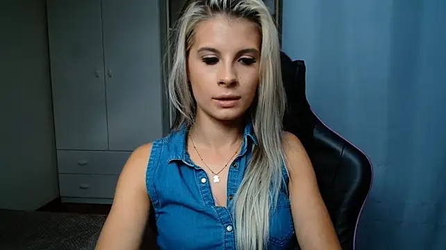 KristineGlow Chat XXX in diretta