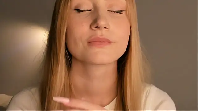 Онлайн чат XXX KimikoFolwell
