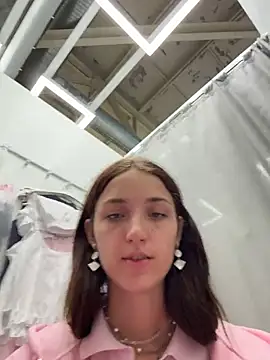 Show modela DollyTall na web-kameri