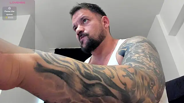 musclemonster31's Live XXX Chat