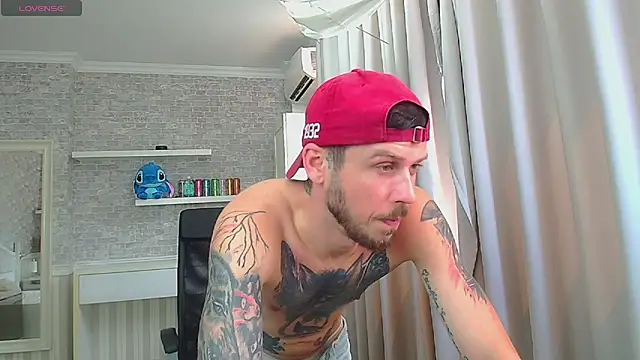 JonahShaw's Live XXX Chat