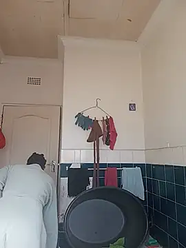 sluttylaura21 XXX чат на живо