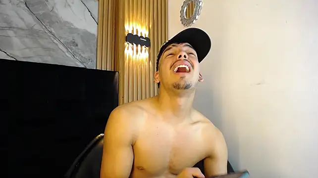 Pokazy przed kamerką – Bastian_Fox_
