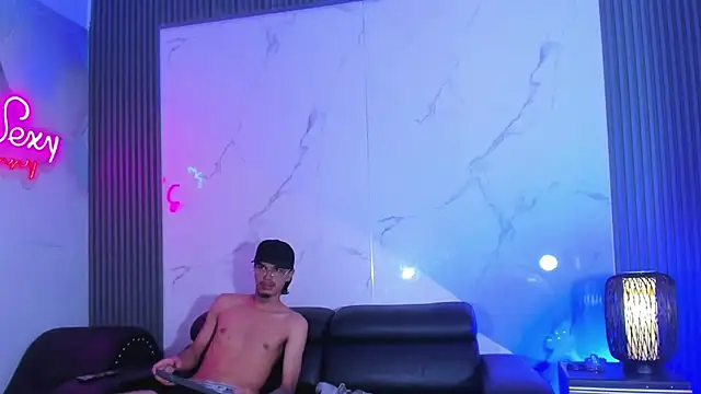 XXX chat uživo modela BOYS_IN_THE_EMPIRE