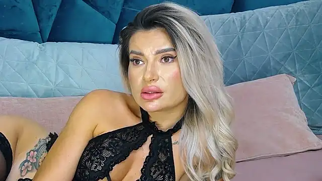 NightshadeIris' Live XXX Chat