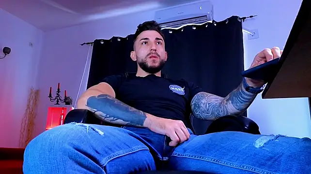 MightyAaron66 live XXX chat