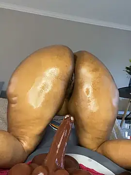 הופעת וובקאם של CurvyDesire1