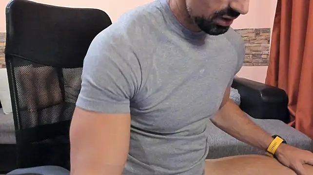 HotHunkTrainer Show in webcam