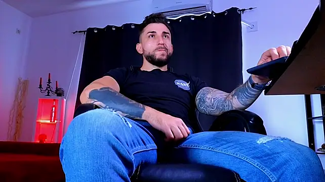 MightyAaron66 élő XXX-chatje