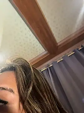 hugecock_tamira Adlı Modelin Canlı XXX Sohbeti