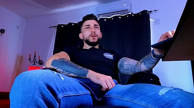 MightyAaron66 Adlı Modelin Canlı XXX Sohbeti