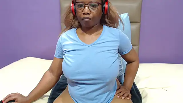 PeachAss4UU Adlı Modelin Canlı XXX Sohbeti