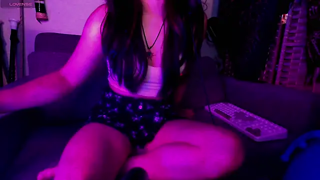 DemonessAzazel Adlı Modelin Canlı XXX Sohbeti