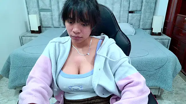 Chat +18 de laureentt_ ao vivo