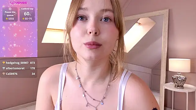 Онлайн чат XXX ElaraVance