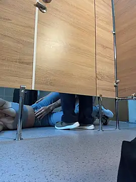 FlashTitsRoyal élő XXX-chatje