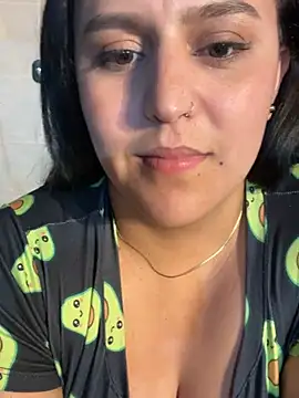 katleya_lewiis Adlı Modelin Canlı XXX Sohbeti