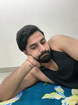 Royalboy_03: διαδικτυακό σόου στην κάμερα