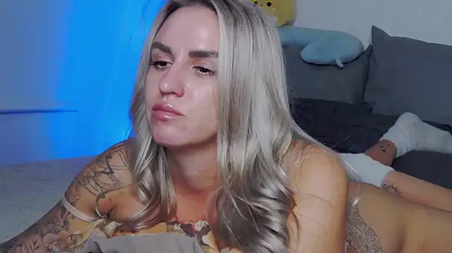 צ'אט XXX בשידור חי של foxy_kimmi