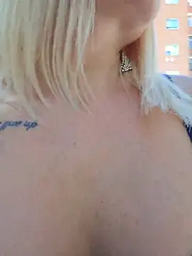 צ'אט XXX בשידור חי של MILFBARBY