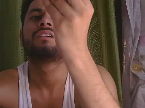 Stubborndesiboy লাইভ XXX চ্যাট