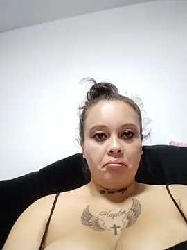 Chat +18 de patty_squirt_ ao vivo