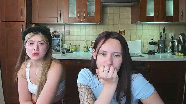 Show modela HotCaramellsTV na web-kameri