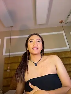 Pushaina__1 Show in webcam