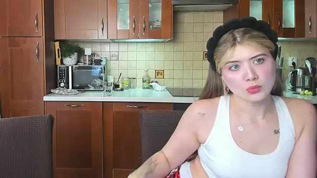 HotCaramellsTV Chat XXX in diretta