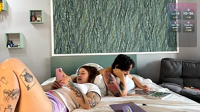 INSOMNIA_strip Live XXX-Chat