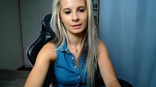 KristineGlow Chat XXX in diretta