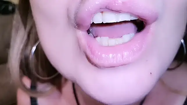 LadyAndTransy Live XXX-chat