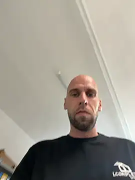 Oliver_outside Chat XXX live