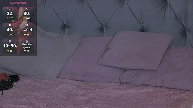 LolaButtie webcam show