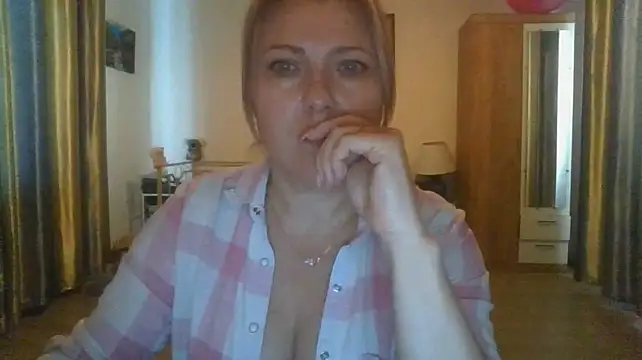 ElenaLove888 Chat XXX live