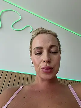 streetdoll – Kamerová šou