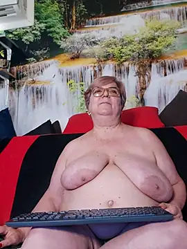 Онлайн чат XXX QueenPammy1