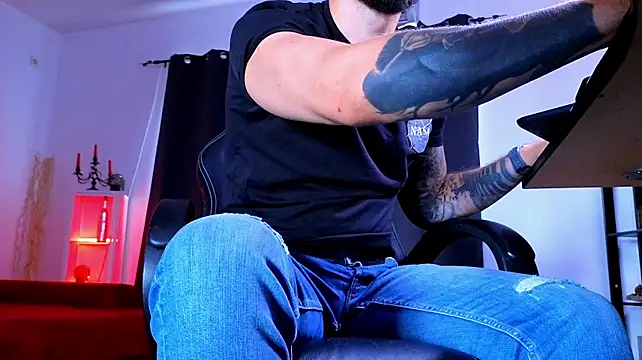 MightyAaron66 Live XXX-Chat