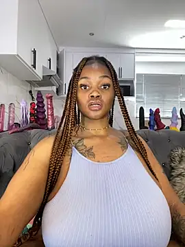 Show modela Yatted_Missy na web-kameri