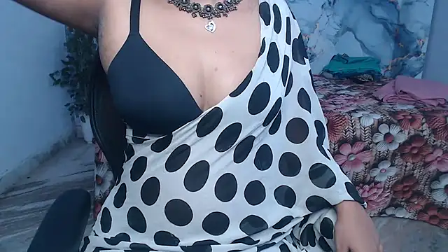 Chatroom XXX en direct de Deevisha-queen