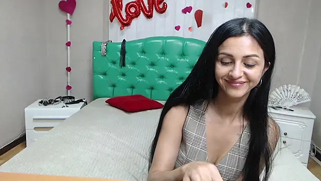 EvaClarkk Adlı Modelin Canlı XXX Sohbeti