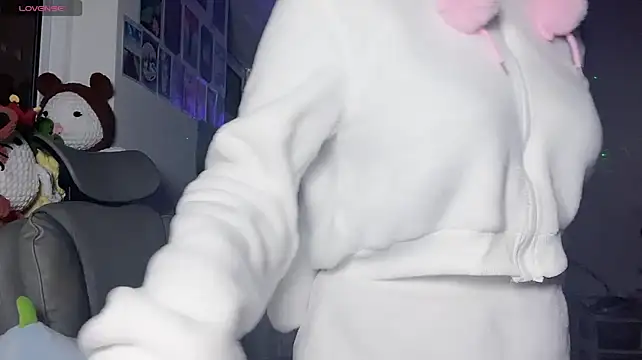 Tieu-May Live XXX-chat