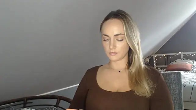 ScarlettSensitive XXX чат на живо
