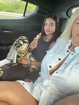 TUNDEROSE1 Chat XXX in diretta