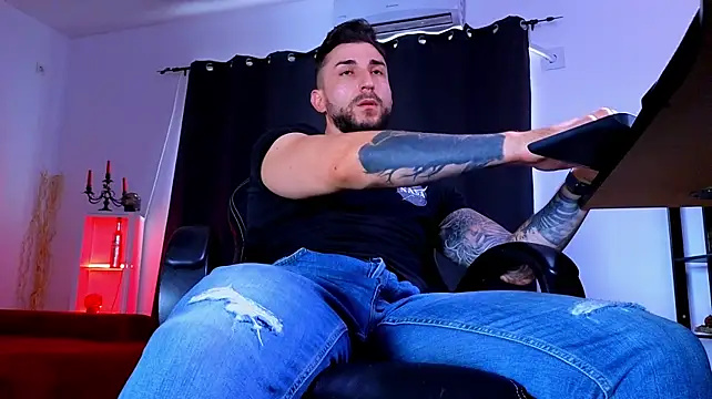 MightyAaron66 live XXX chat