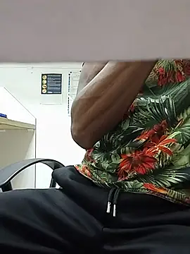 THATHAIRYTALLDUDE's Webcam Show