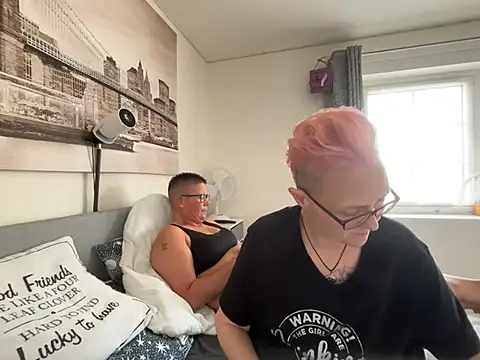 Curvy-Jinx Live XXX-Chat