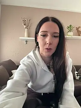 Trixie-Tainted Chat XXX live