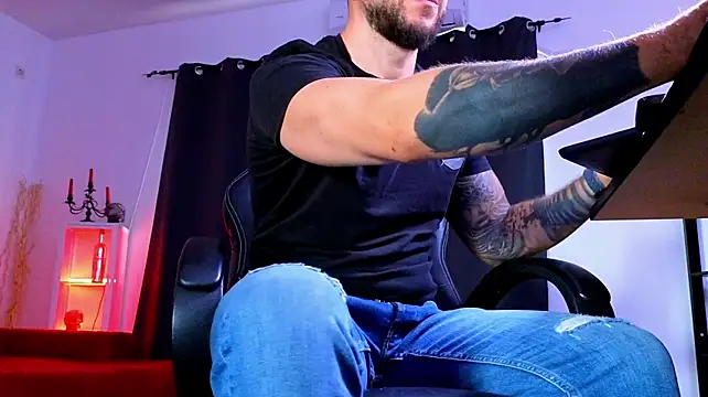 MightyAaron66 Live XXX-Chat