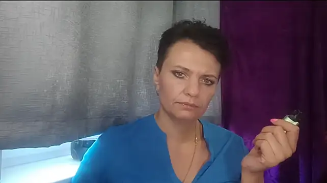 צ'אט XXX בשידור חי של HotMamaQueen234